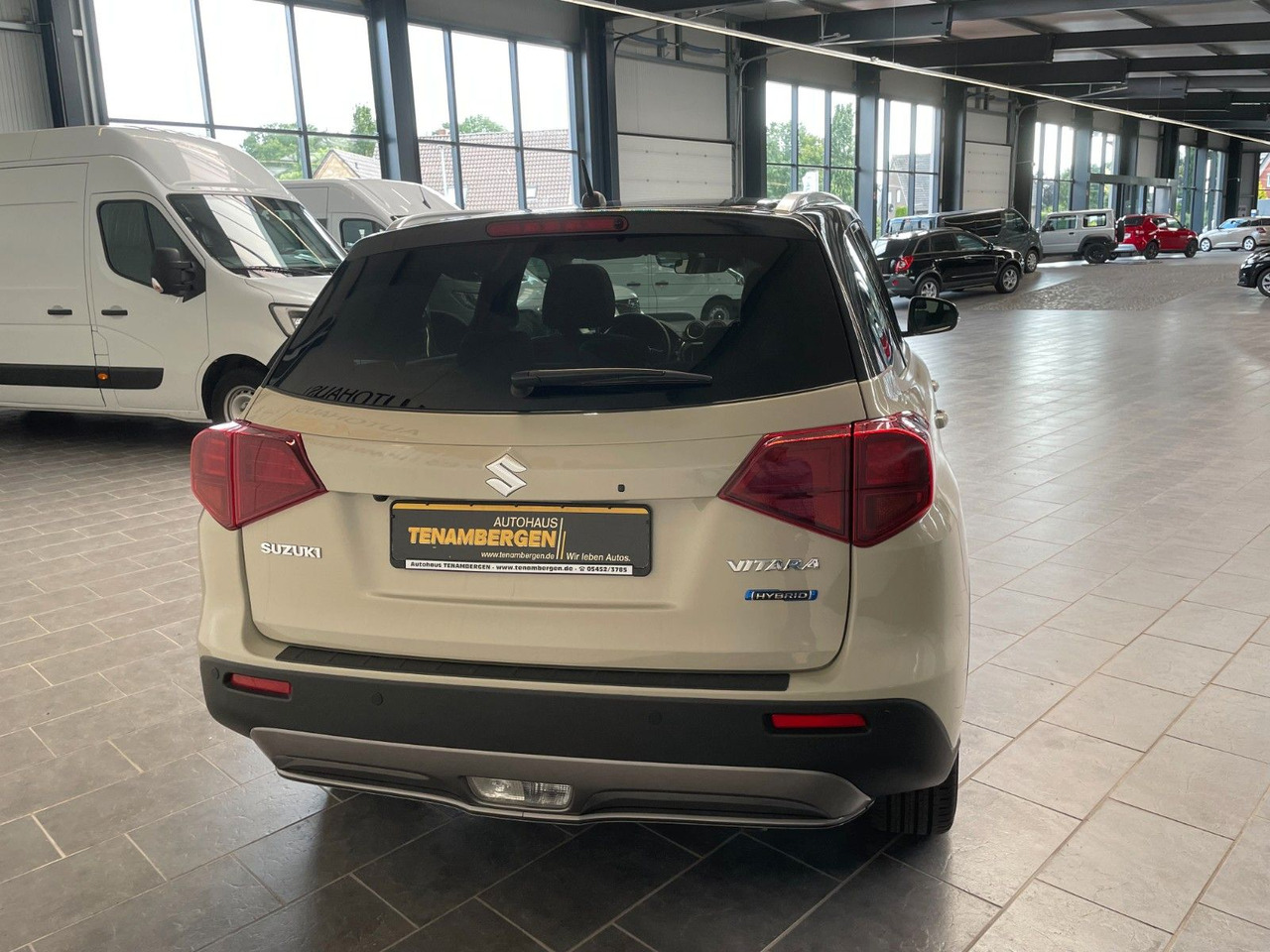 Suzuki Vitara 1.5 Mild-Hybrid Comfort+ 4x2 LED DAB+ ACC - SUV: slika 4 Suzuki Vitara 1.5 Mild-Hybrid Comfort+ 4x2 LED DAB+ ACC - SUV: slika 4