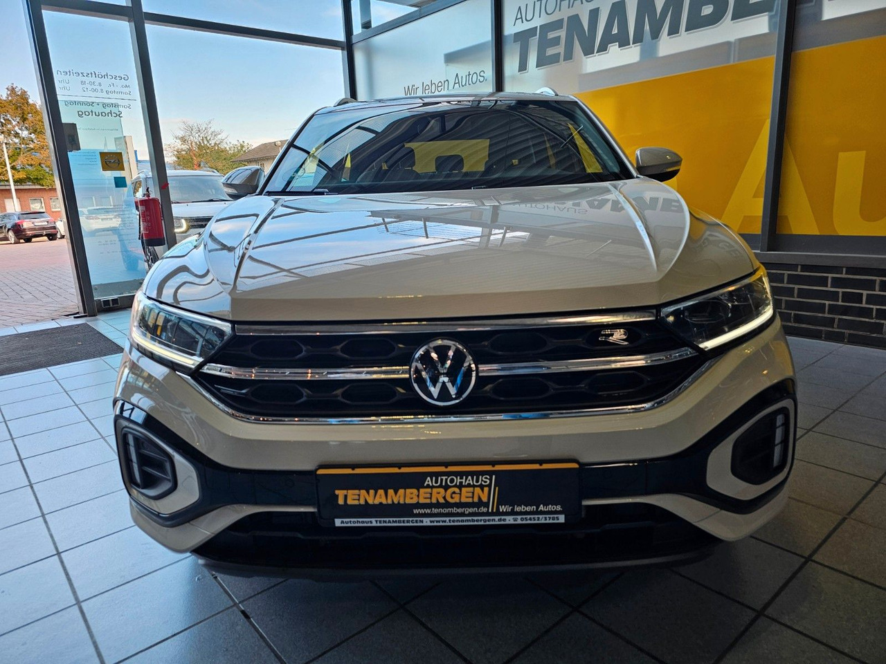 Volkswagen T-Roc R-Line eHeckklappe SHZ LED - SUV: slika 3 Volkswagen T-Roc R-Line eHeckklappe SHZ LED - SUV: slika 3