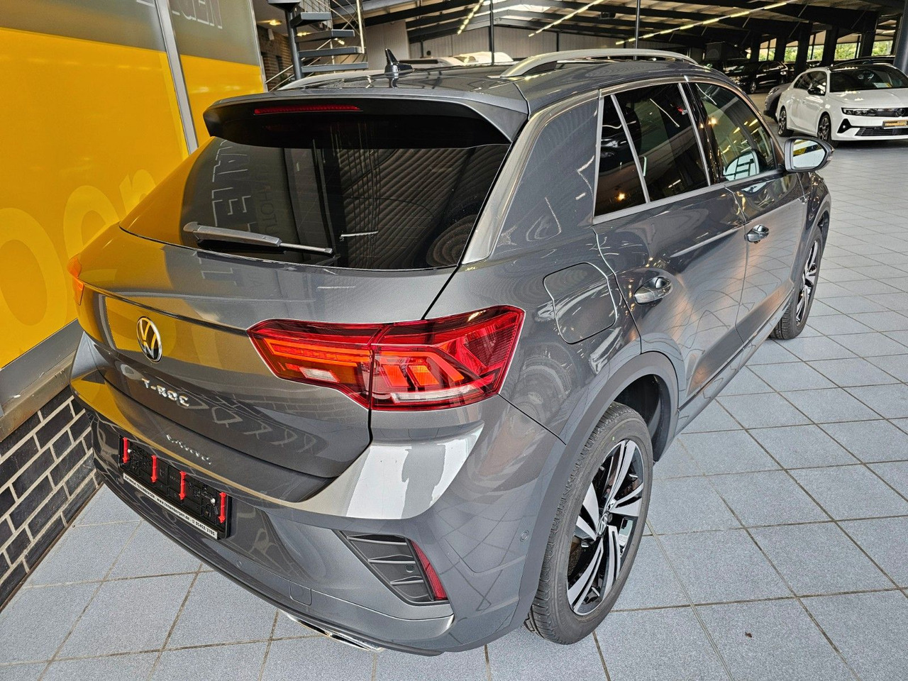 Volkswagen T-Roc R-Line eHeckklappe SHZ LED - SUV: slika 4 Volkswagen T-Roc R-Line eHeckklappe SHZ LED - SUV: slika 4