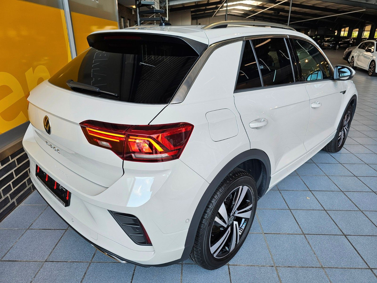 Volkswagen T-Roc R-Line eHeckklappe SHZ LED - SUV: slika 4 Volkswagen T-Roc R-Line eHeckklappe SHZ LED - SUV: slika 4