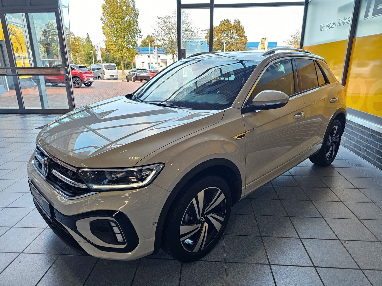 Volkswagen T-Roc R-Line eHeckklappe SHZ LED - SUV: slika 2 Volkswagen T-Roc R-Line eHeckklappe SHZ LED - SUV: slika 2