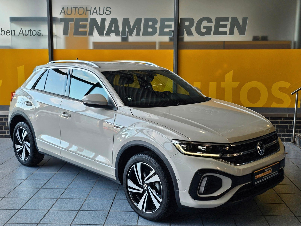Volkswagen T-Roc R-Line eHeckklappe SHZ LED - SUV: slika 1 Volkswagen T-Roc R-Line eHeckklappe SHZ LED - SUV: slika 1