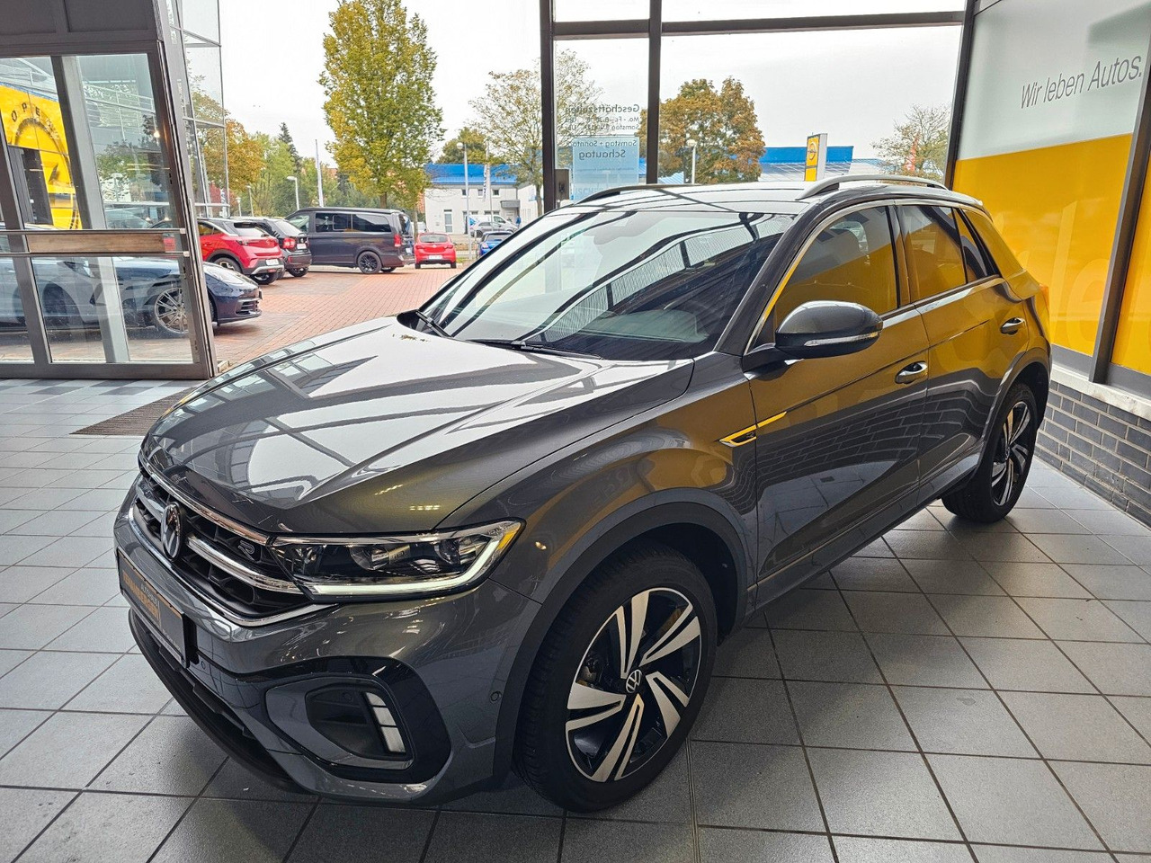 Volkswagen T-Roc R-Line eHeckklappe SHZ LED - SUV: slika 2 Volkswagen T-Roc R-Line eHeckklappe SHZ LED - SUV: slika 2