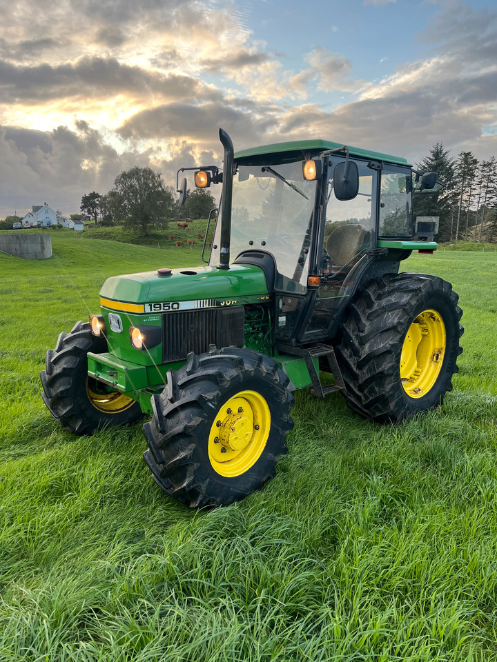 JOHN DEERE 1950 - Traktor: slika 2 JOHN DEERE 1950 - Traktor: slika 2