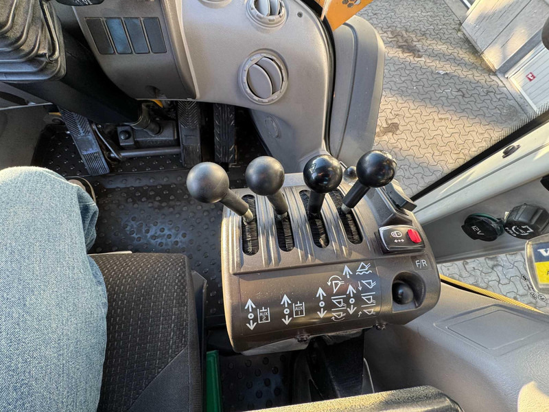 Utovarivač točkaš Volvo L90H Volvo L90H: slika 15 Utovarivač točkaš Volvo L90H Volvo L90H: slika 15