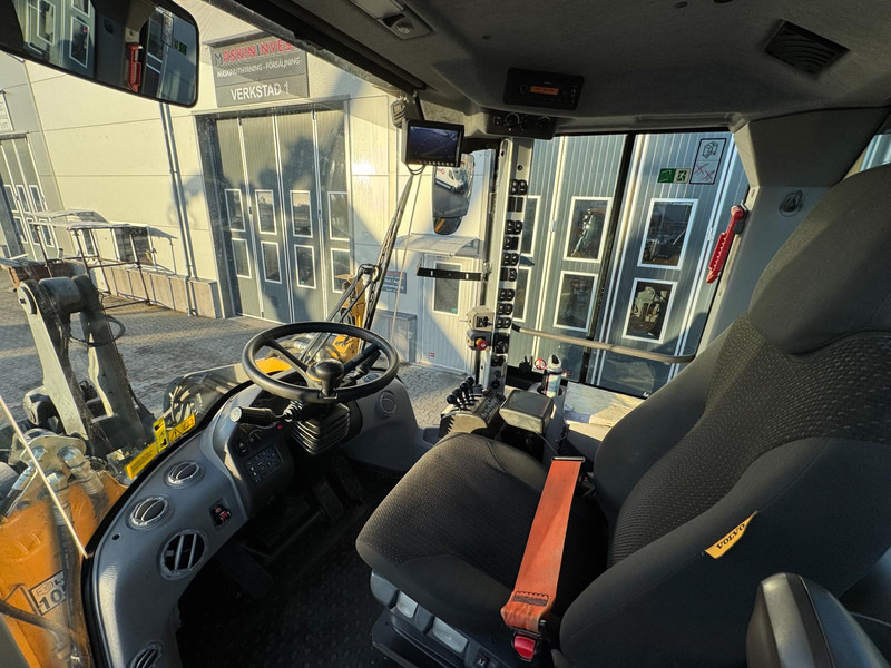 Utovarivač točkaš Volvo L90H Volvo L90H: slika 12 Utovarivač točkaš Volvo L90H Volvo L90H: slika 12