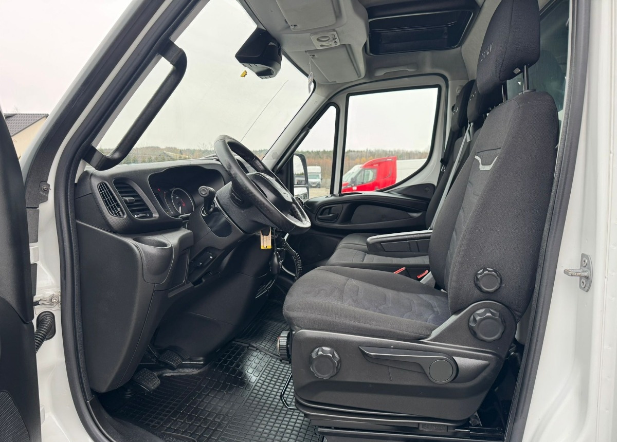 Dostavno vozilo sa ceradom Iveco 50C18 DMC 3500kg. 15 europalet Salonowy I właściciel Iveco 3.0180ps 350kg. Salonowe Serwisowane: slika 20 Dostavno vozilo sa ceradom Iveco 50C18 DMC 3500kg. 15 europalet Salonowy I właściciel Iveco 3.0180ps 350kg. Salonowe Serwisowane: slika 20