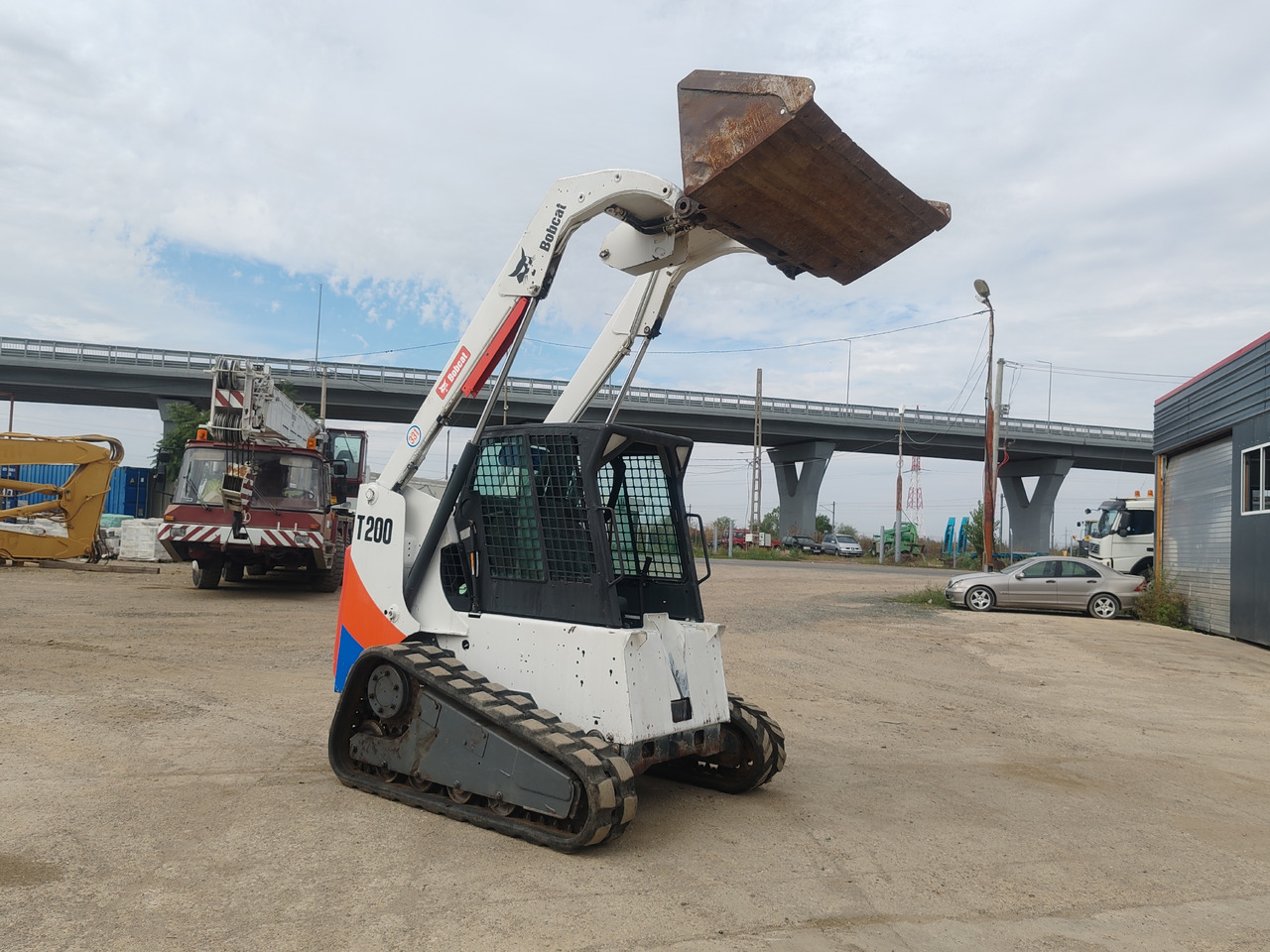 BOBCAT T200 - Kompaktni utovarivač guseničar: slika 2 BOBCAT T200 - Kompaktni utovarivač guseničar: slika 2