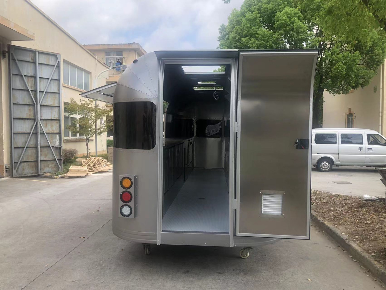 Deli Star Trailer American 6000 - EU Standards - Prikolica za hrane: slika 5 Deli Star Trailer American 6000 - EU Standards - Prikolica za hrane: slika 5