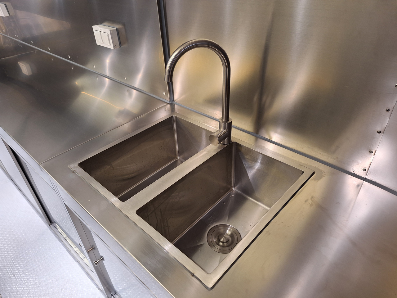 Deli Star Trailer Deli Street Food - Prikolica za hrane: slika 4 Deli Star Trailer Deli Street Food - Prikolica za hrane: slika 4