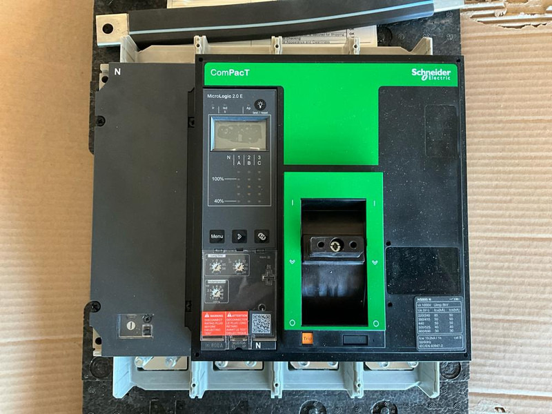 Schneider NS800 N - Instrument/ Oprema: slika 3 Schneider NS800 N - Instrument/ Oprema: slika 3
