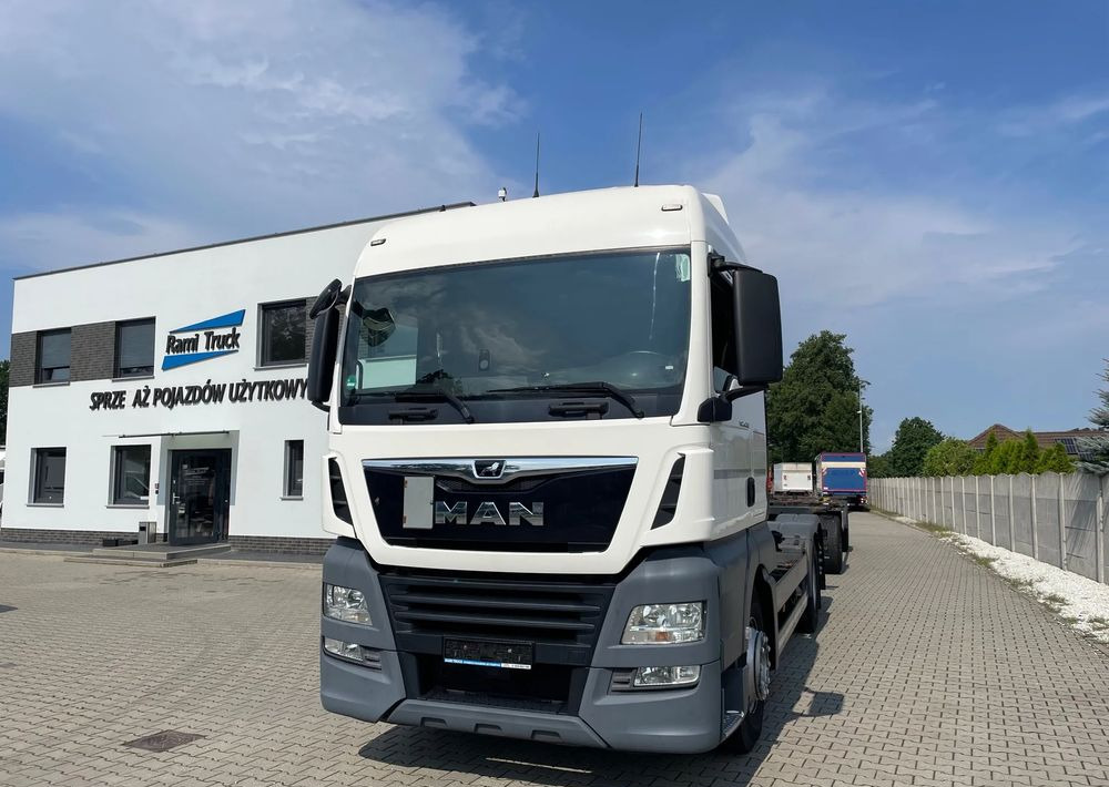MAN TGX XLX 26.460 BDF - Kamion sa golom šasijom i zatvorenom kabinom: slika 4 MAN TGX XLX 26.460 BDF - Kamion sa golom šasijom i zatvorenom kabinom: slika 4