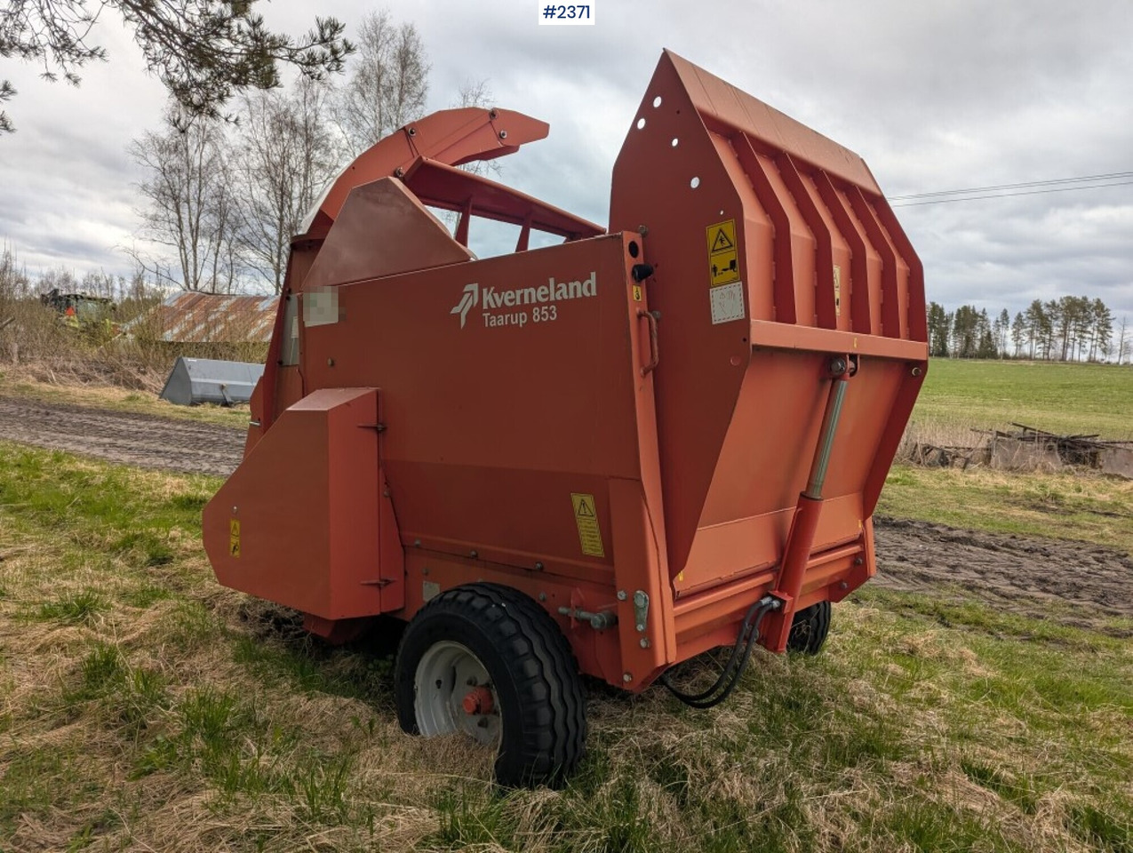 Bale cutter / Feed shredder Kverneland Taarup 853 - Oprema za prevrtanje i razlaganje: slika 4 Bale cutter / Feed shredder Kverneland Taarup 853 - Oprema za prevrtanje i razlaganje: slika 4