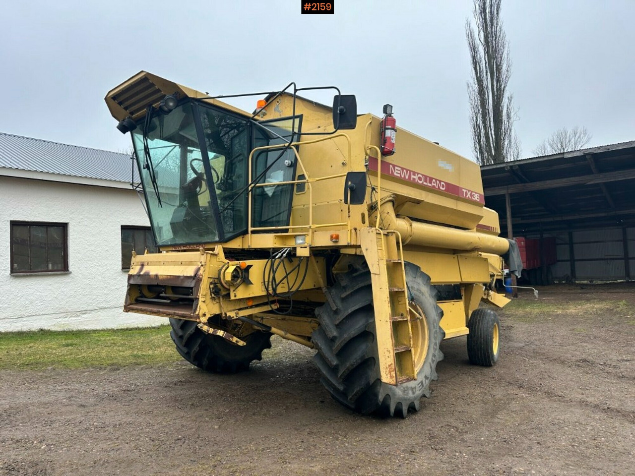 Combine harvester New Holland TX36 20 ft header with wagon (see video) - Kombinovani kombajn: slika 1 Combine harvester New Holland TX36 20 ft header with wagon (see video) - Kombinovani kombajn: slika 1
