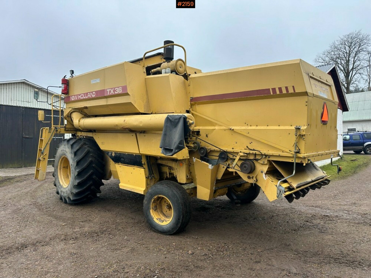 Combine harvester New Holland TX36 20 ft header with wagon (see video) - Kombinovani kombajn: slika 5 Combine harvester New Holland TX36 20 ft header with wagon (see video) - Kombinovani kombajn: slika 5