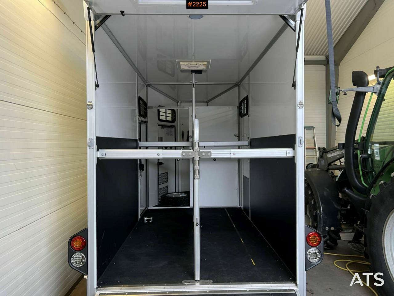 Horse transport UMESLÄP B60 - Only used 4 times - Prikolica za konje: slika 4 Horse transport UMESLÄP B60 - Only used 4 times - Prikolica za konje: slika 4
