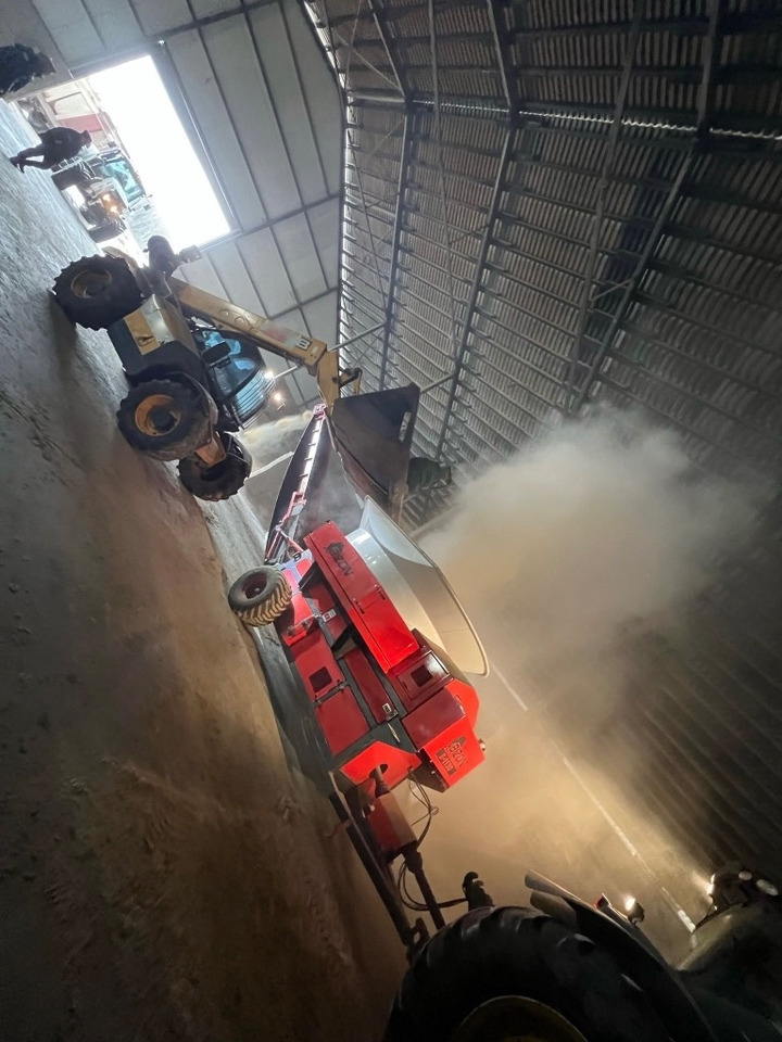 Haybuster BIZON B-1130 Strohmühle Strohhäcksler Tub Grinder - Sekač za slamu: slika 3 Haybuster BIZON B-1130 Strohmühle Strohhäcksler Tub Grinder - Sekač za slamu: slika 3