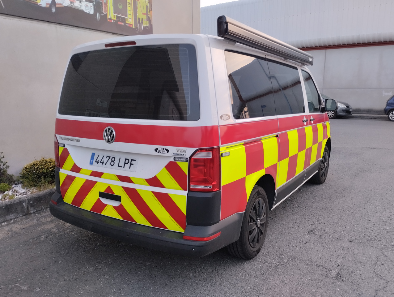 VOLKSWAGEN AG TRANSPORTER KOMBI - Vatrogasni kamion: slika 4 VOLKSWAGEN AG TRANSPORTER KOMBI - Vatrogasni kamion: slika 4