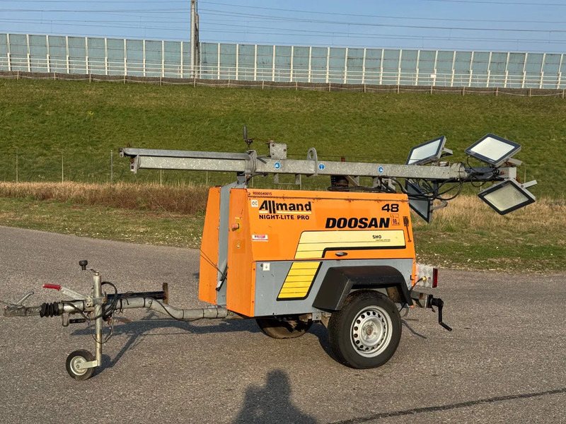 Doosan Allmand Night-Light Pro mobiele lichtmast LED - Toranj za osvetljenje: slika 2 Doosan Allmand Night-Light Pro mobiele lichtmast LED - Toranj za osvetljenje: slika 2