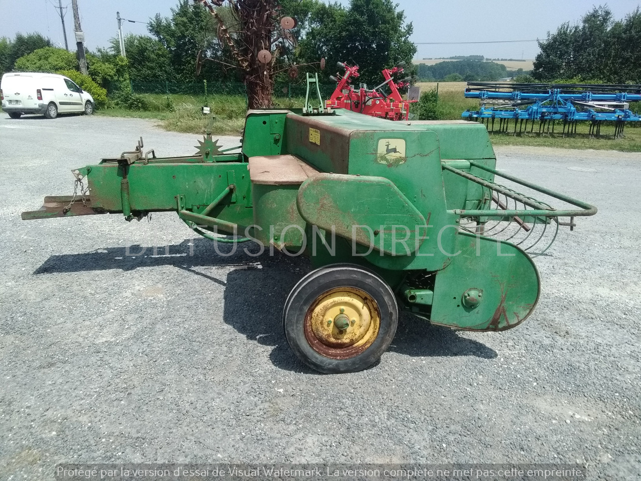 JOHN DEERE PRESSE MOYENNE DENSITE 332 - Balirka za kockaste bale: slika 4 JOHN DEERE PRESSE MOYENNE DENSITE 332 - Balirka za kockaste bale: slika 4