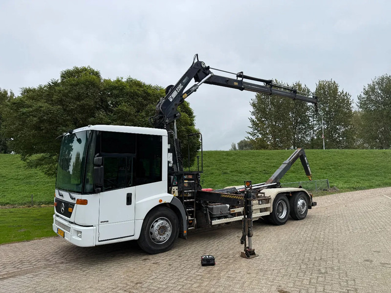 Mercedes-Benz Econic Hiab 220-Hooklift-6x2-Remote - Kamion sa dizalicom: slika 1 Mercedes-Benz Econic Hiab 220-Hooklift-6x2-Remote - Kamion sa dizalicom: slika 1