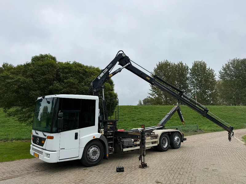 Mercedes-Benz Econic Hiab 220-Hooklift-6x2-Remote - Kamion sa dizalicom: slika 4 Mercedes-Benz Econic Hiab 220-Hooklift-6x2-Remote - Kamion sa dizalicom: slika 4