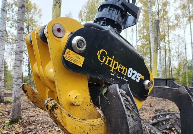 Šumarski traktor, Šumska prikolica ValtraN123 + Kronos 140 4WDM + Cranab FC8: slika 16 Šumarski traktor, Šumska prikolica ValtraN123 + Kronos 140 4WDM + Cranab FC8: slika 16