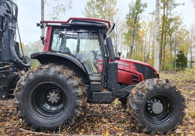 Šumarski traktor, Šumska prikolica ValtraN123 + Kronos 140 4WDM + Cranab FC8: slika 8 Šumarski traktor, Šumska prikolica ValtraN123 + Kronos 140 4WDM + Cranab FC8: slika 8