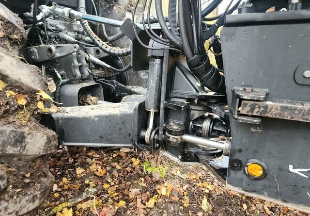 Šumarski traktor, Šumska prikolica ValtraN123 + Kronos 140 4WDM + Cranab FC8: slika 11 Šumarski traktor, Šumska prikolica ValtraN123 + Kronos 140 4WDM + Cranab FC8: slika 11