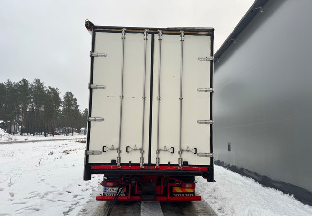 VolvoFH13 500 6x2 - Kamion sa zatvorenim sandukom: slika 4 VolvoFH13 500 6x2 - Kamion sa zatvorenim sandukom: slika 4