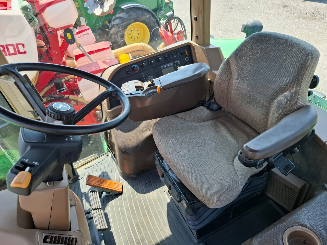 JOHN DEERE 8230 - ASTA AGRIBERTOCCHI - Druga mašina: slika 1 JOHN DEERE 8230 - ASTA AGRIBERTOCCHI - Druga mašina: slika 1