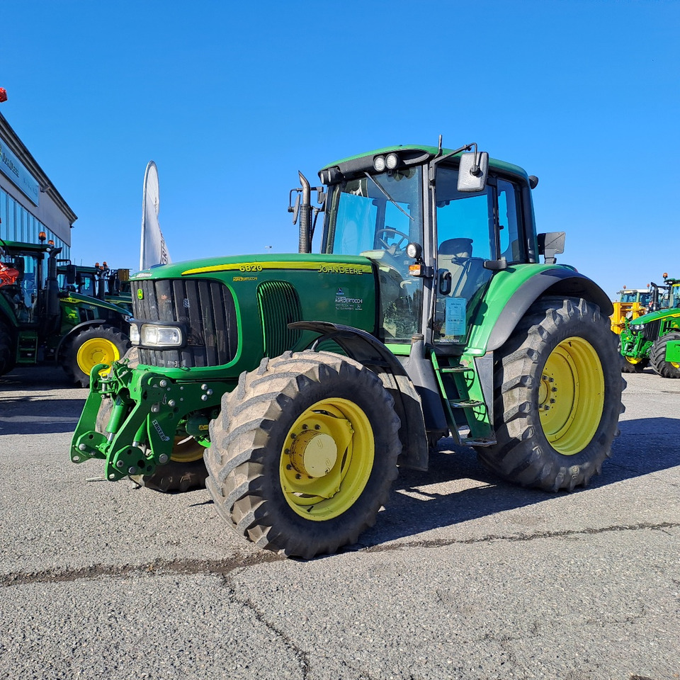 JOHN DEERE 6820 - Traktor: slika 1 JOHN DEERE 6820 - Traktor: slika 1