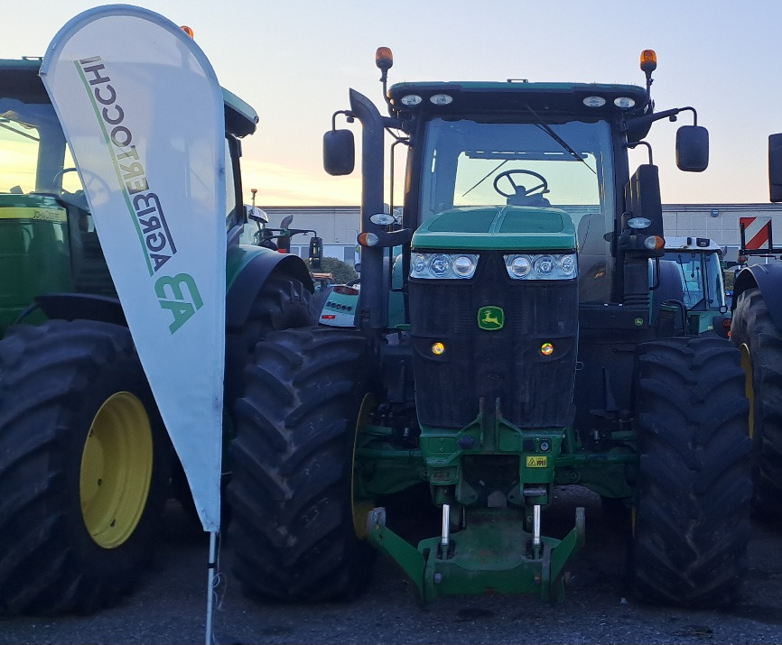 JOHN DEERE 7230R - Traktor: slika 2 JOHN DEERE 7230R - Traktor: slika 2