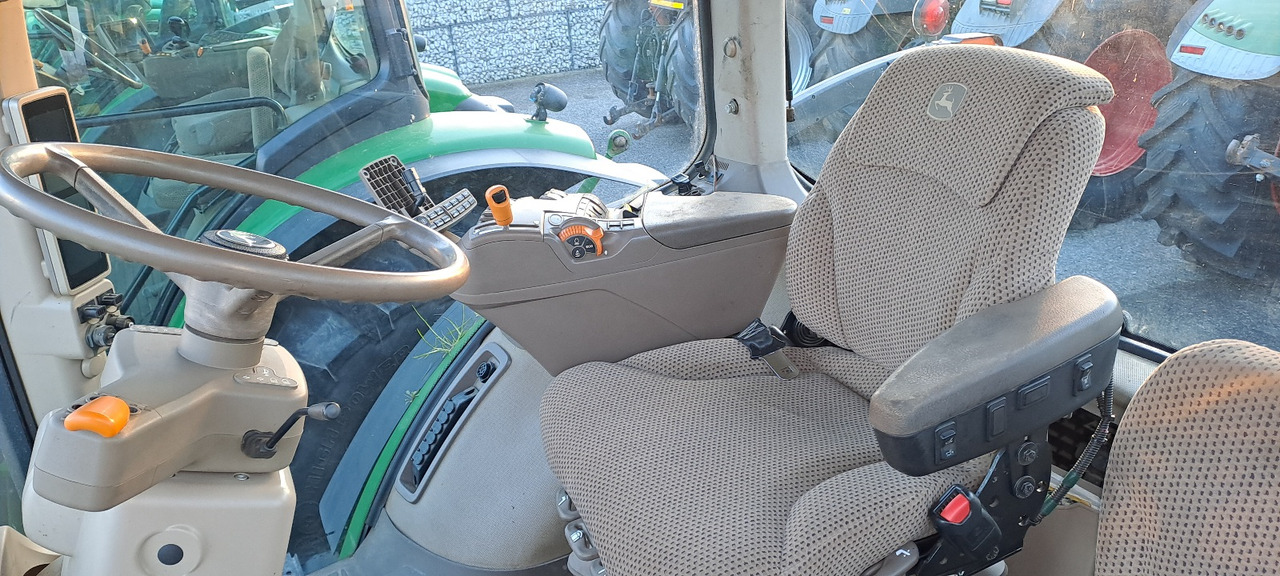 JOHN DEERE 7230R - Traktor: slika 5 JOHN DEERE 7230R - Traktor: slika 5