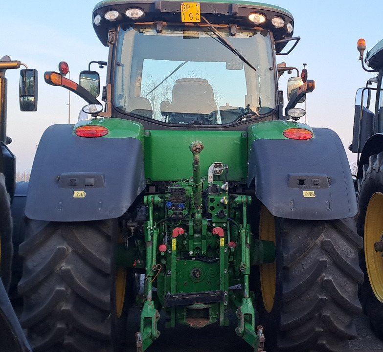 JOHN DEERE 7230R - Traktor: slika 4 JOHN DEERE 7230R - Traktor: slika 4