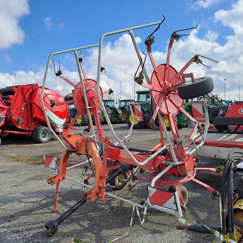 VOLTAFIENO LELY STABILO 600 - Prevrtač/ Grabuljač: slika 1 VOLTAFIENO LELY STABILO 600 - Prevrtač/ Grabuljač: slika 1