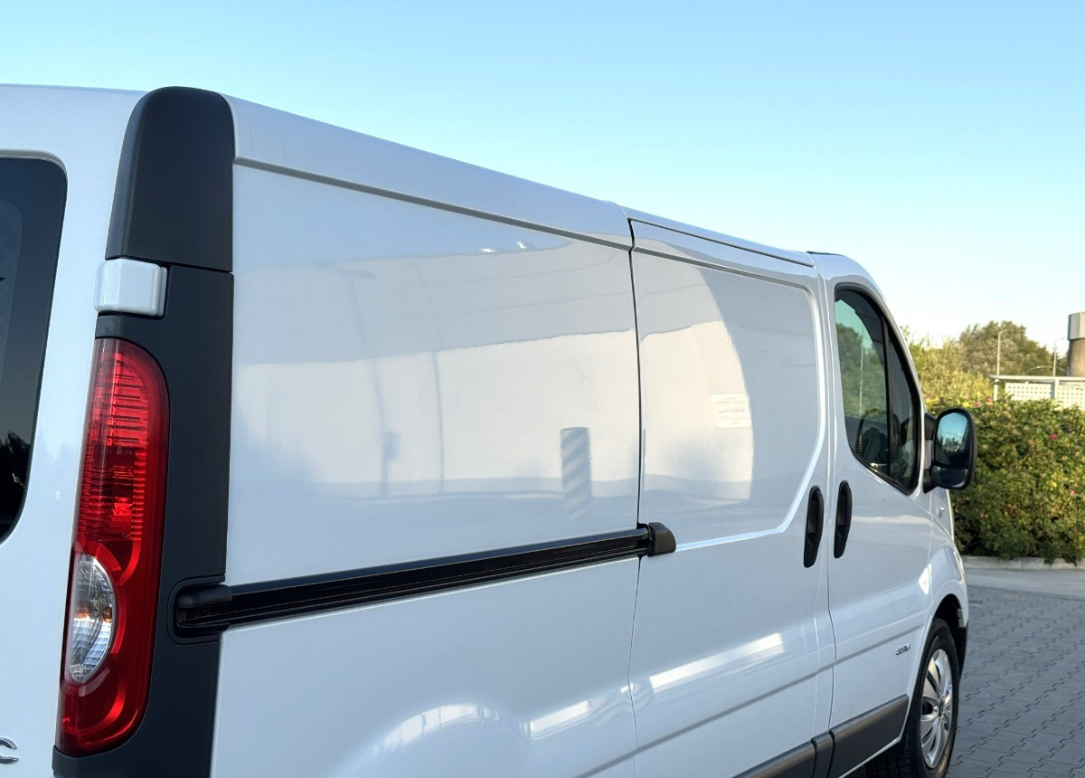 Furgon Renault Trafic 2.0 DCI 115KM LONG 2012 Rok Klimatyzacja Nawigacja BEZWYPADKOWY: slika 12