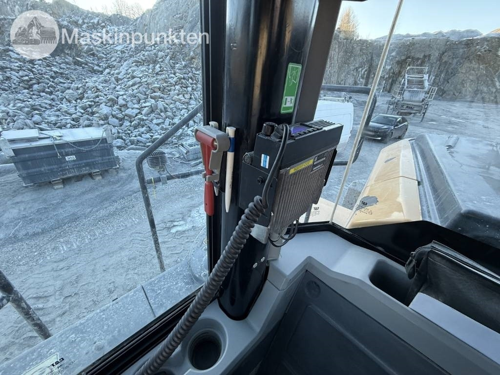 Utovarivač točkaš CAT 982 M: slika 17 Utovarivač točkaš CAT 982 M: slika 17