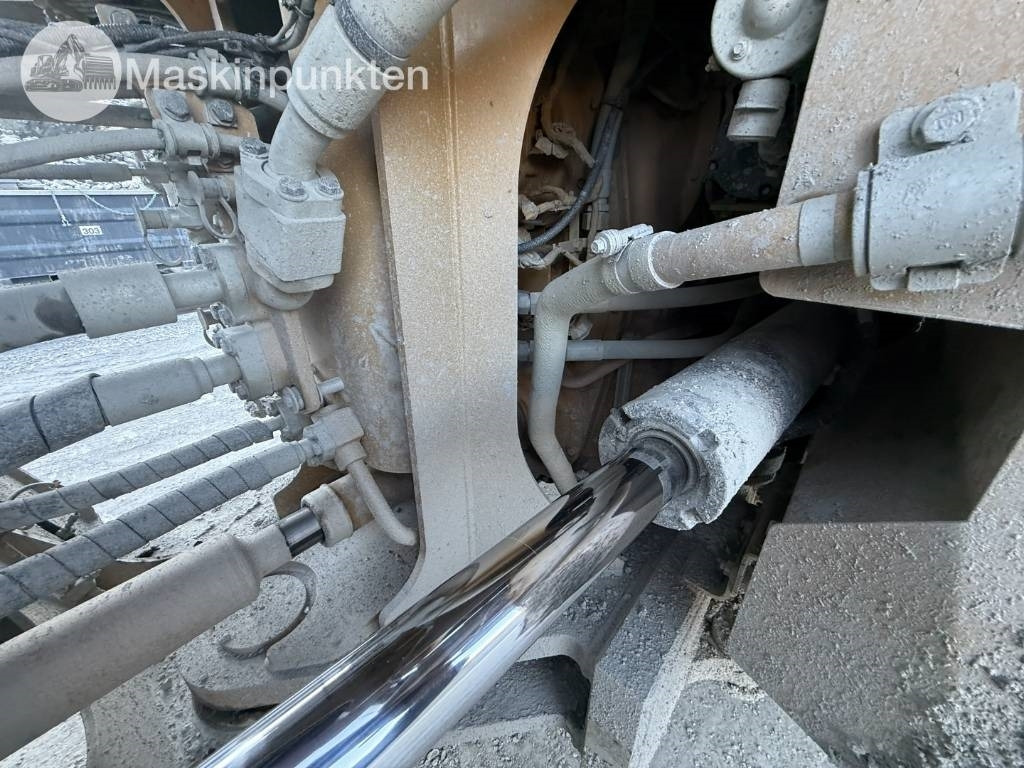 Utovarivač točkaš CAT 982 M: slika 25 Utovarivač točkaš CAT 982 M: slika 25