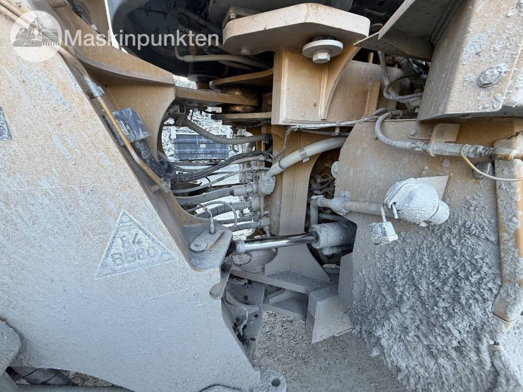 Utovarivač točkaš CAT 982 M: slika 24 Utovarivač točkaš CAT 982 M: slika 24