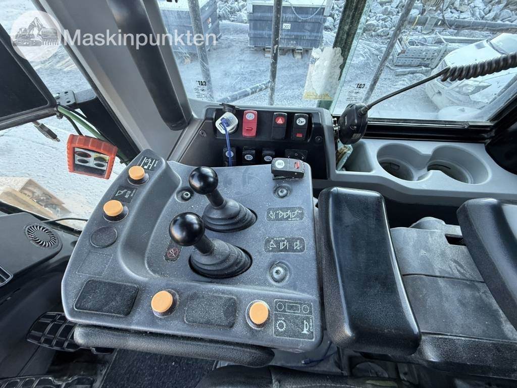 Utovarivač točkaš CAT 982 M: slika 16 Utovarivač točkaš CAT 982 M: slika 16