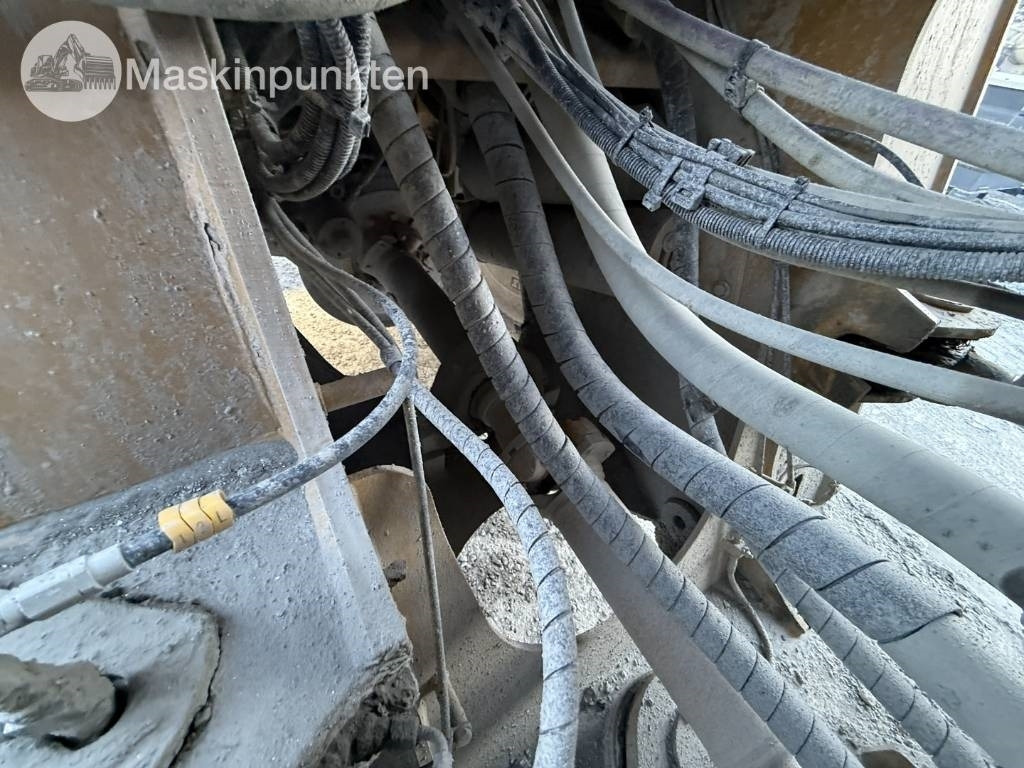 Utovarivač točkaš CAT 982 M: slika 34 Utovarivač točkaš CAT 982 M: slika 34