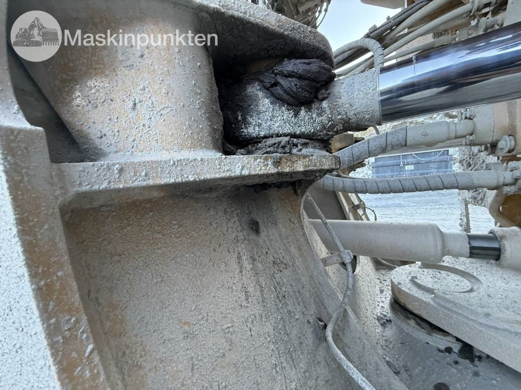 Utovarivač točkaš CAT 982 M: slika 37 Utovarivač točkaš CAT 982 M: slika 37