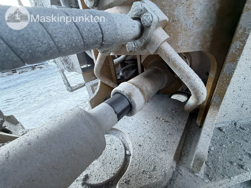 Utovarivač točkaš CAT 982 M: slika 39 Utovarivač točkaš CAT 982 M: slika 39