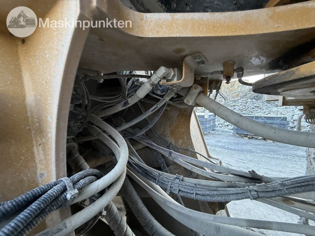 Utovarivač točkaš CAT 982 M: slika 32 Utovarivač točkaš CAT 982 M: slika 32