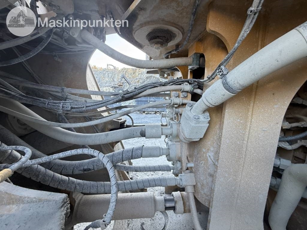 Utovarivač točkaš CAT 982 M: slika 28 Utovarivač točkaš CAT 982 M: slika 28