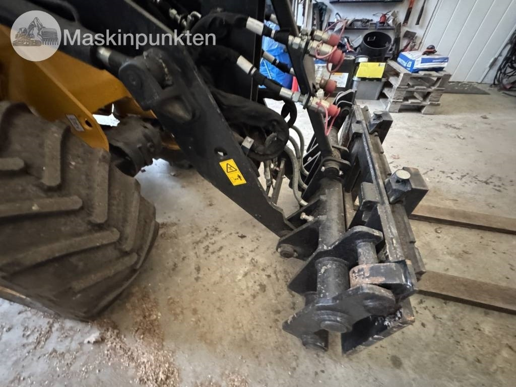 Utovarivač točkaš JCB 403: slika 23