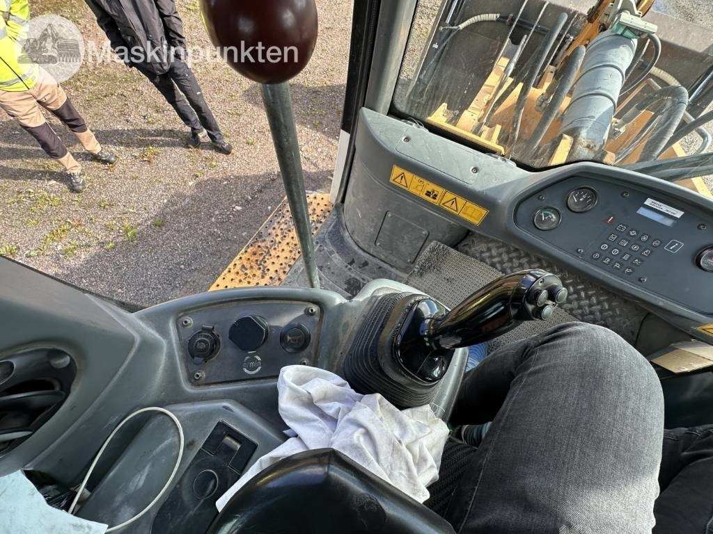 Utovarivač guseničar Liebherr 624: slika 16