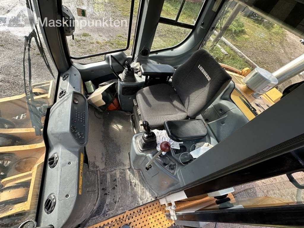 Utovarivač guseničar Liebherr 624: slika 10