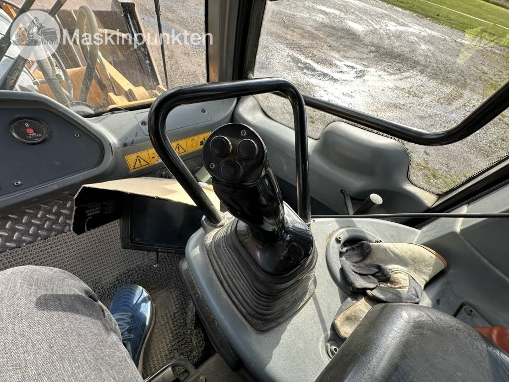 Utovarivač guseničar Liebherr 624: slika 18